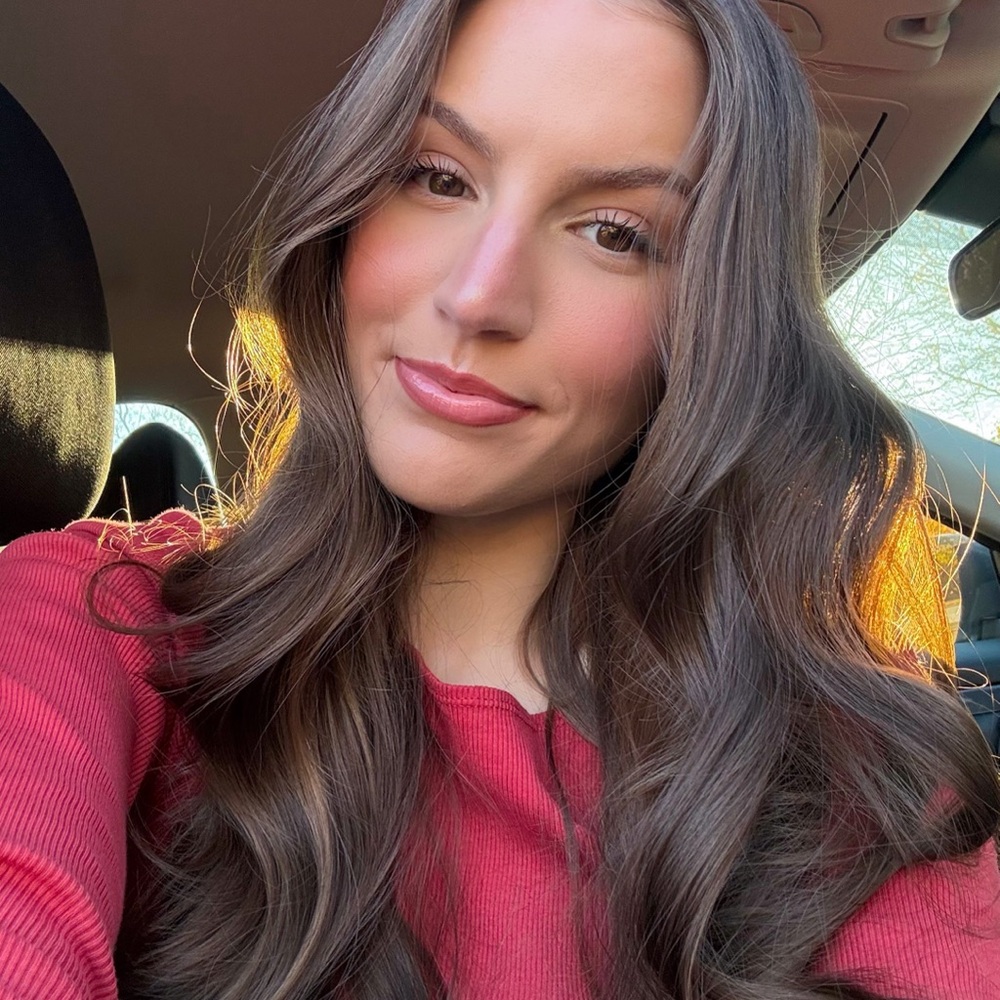 Meet your Posher, Olivia